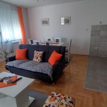 Apartman Maca Pirot Exteriör bild