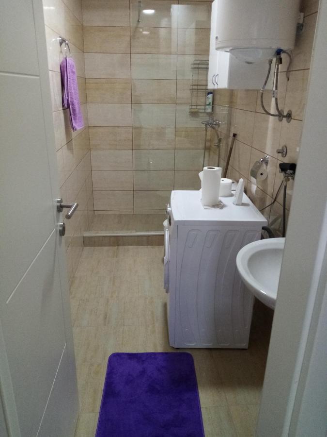 Apartman Maca Pirot Exteriör bild