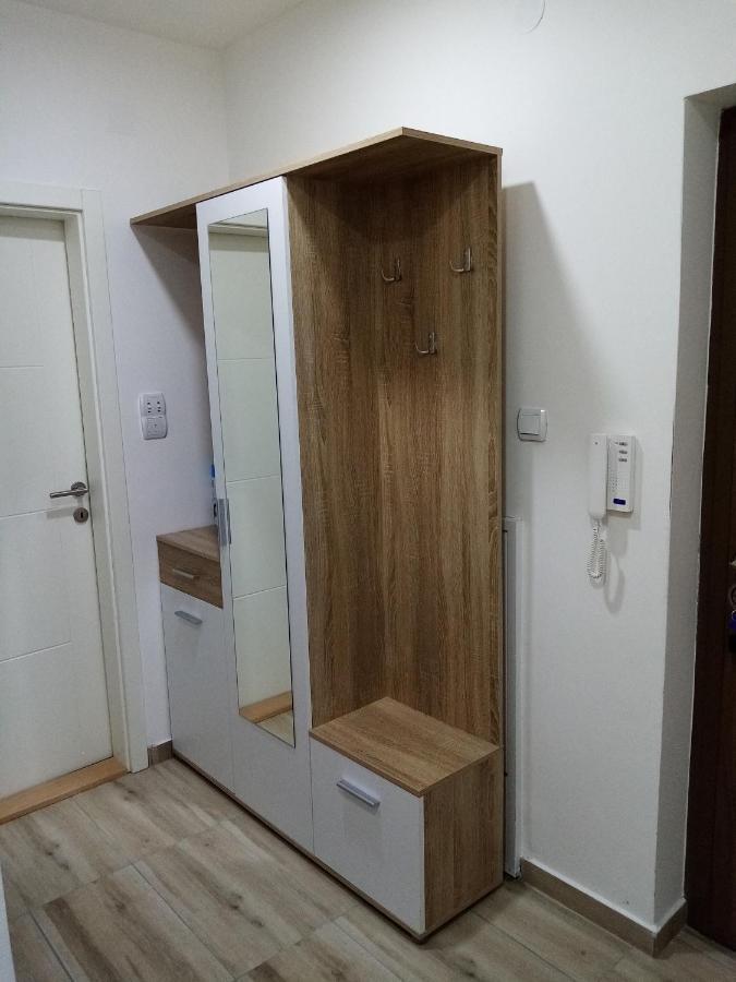 Apartman Maca Pirot Exteriör bild