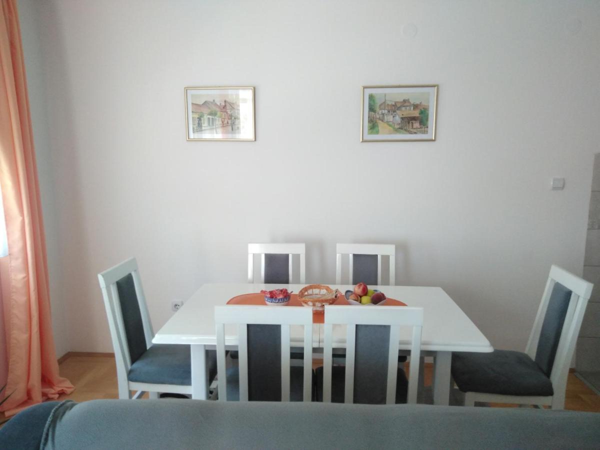 Apartman Maca Pirot Exteriör bild
