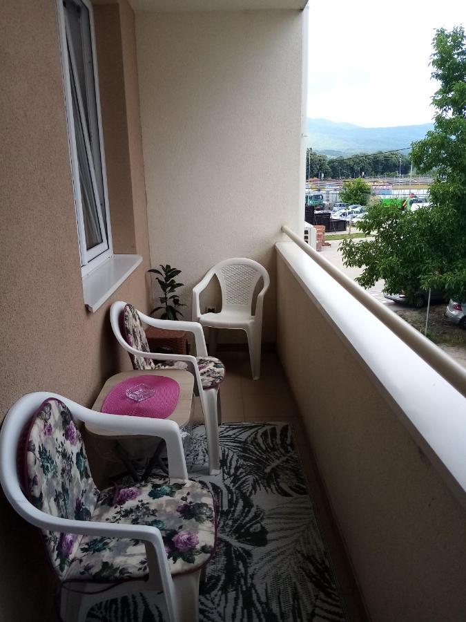 Apartman Maca Pirot Exteriör bild