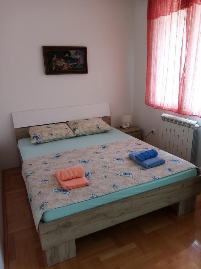 Apartman Maca Pirot Exteriör bild