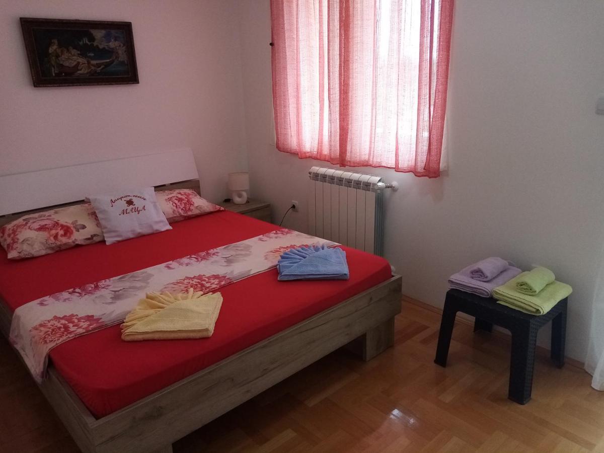 Apartman Maca Pirot Exteriör bild