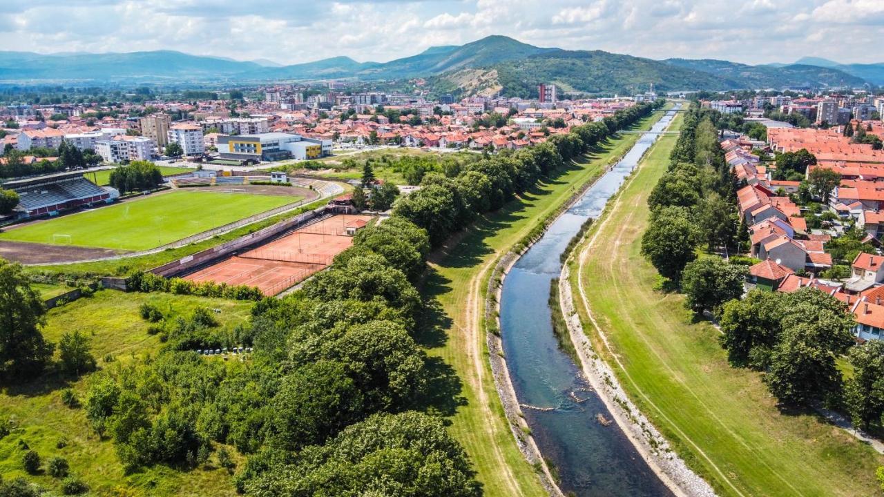 Apartman Maca Pirot Exteriör bild