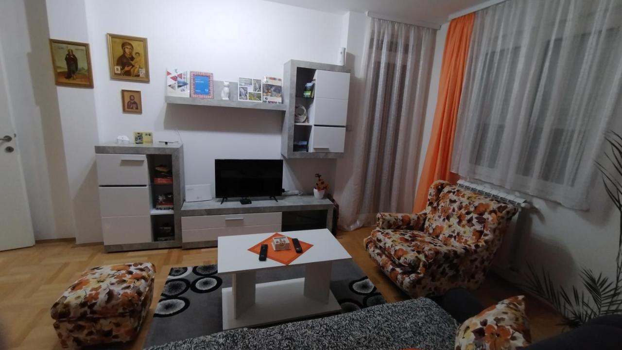 Apartman Maca Pirot Exteriör bild