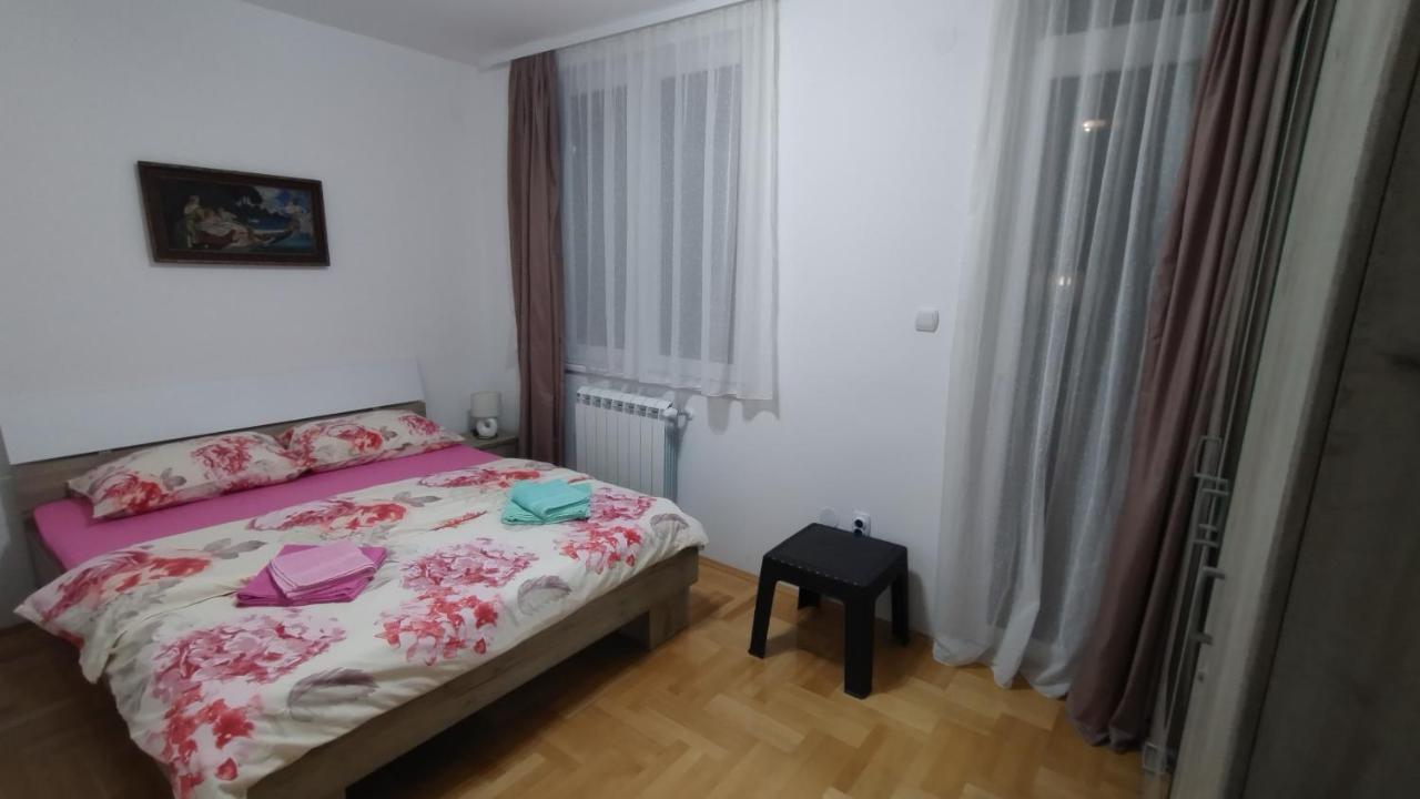 Apartman Maca Pirot Exteriör bild
