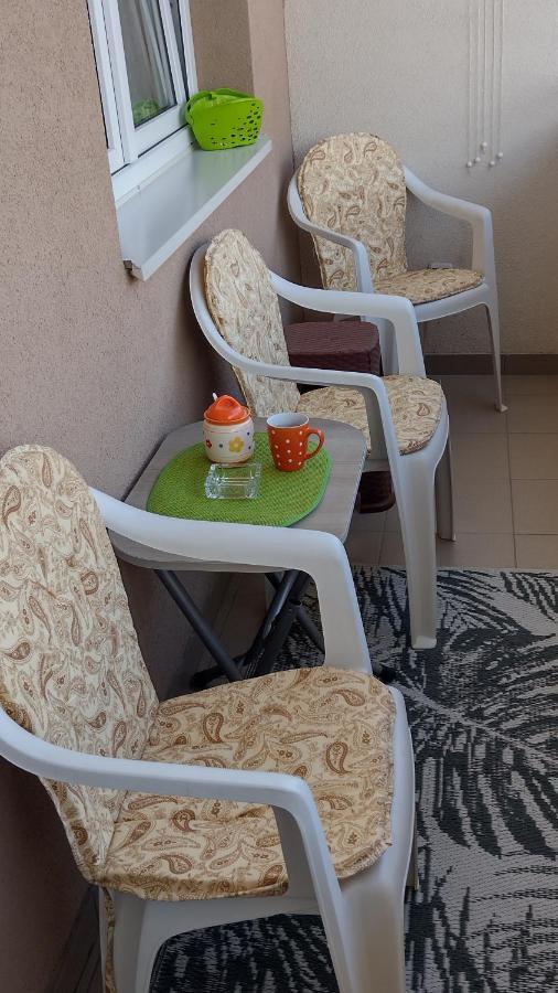 Apartman Maca Pirot Exteriör bild