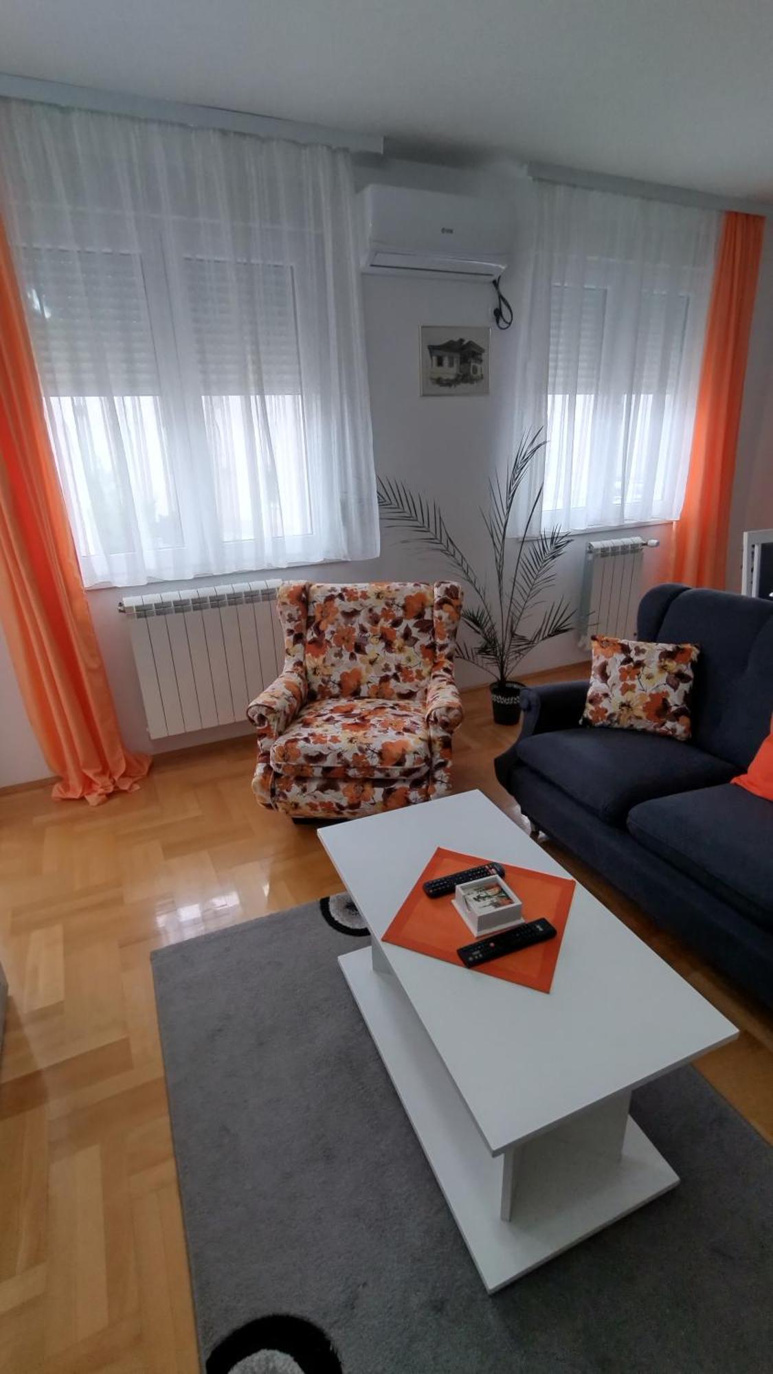 Apartman Maca Pirot Exteriör bild